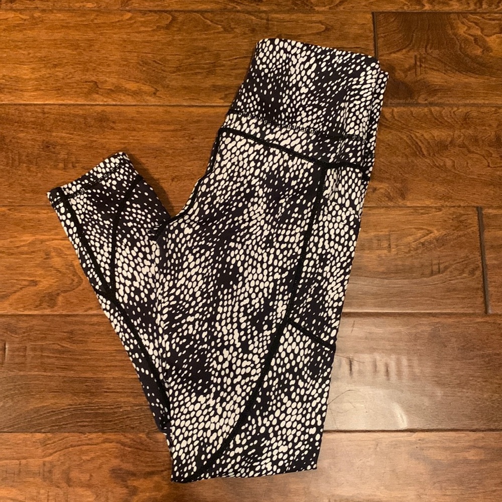 Zyia light n tight leggings size 4